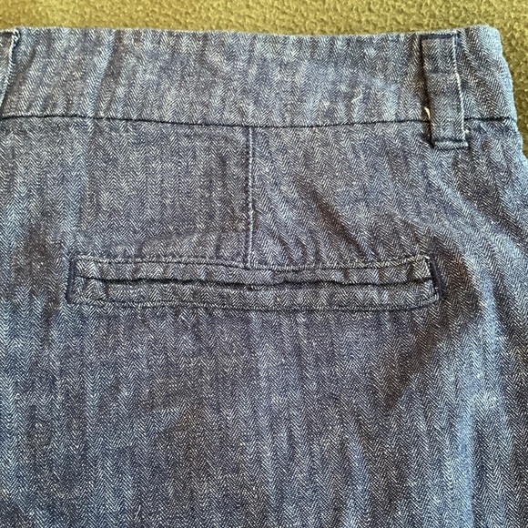 Old Navy blue everyday short . Mid-rise. Size 8 - Picture 7 of 7